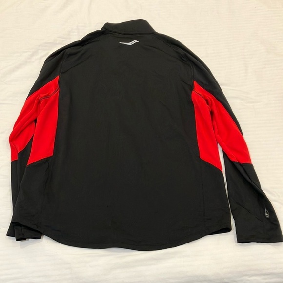 Saucony XL men’s sweater Performance with Quarter-Zip front pocket at top left. - Picture 4 of 16